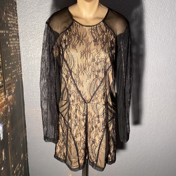 GUESS - NWT - shorts romper: black lace & mesh w sheer l/s & nude lining - XL - Picture 2 of 16